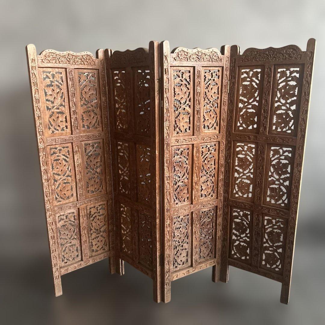 瞬間的お値下げ❣️小さめ木製彫刻入りパーテーション 4パネル