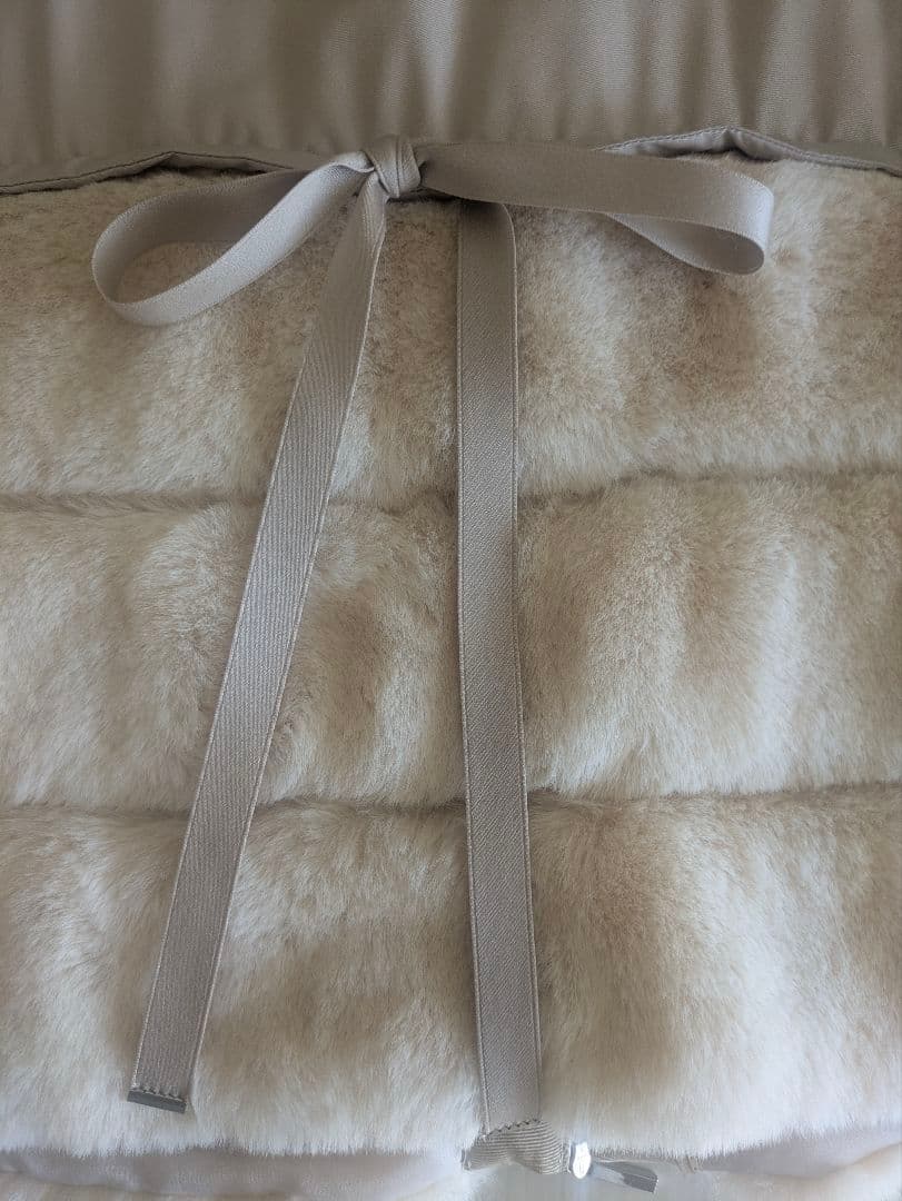 【美品】TO BE CHIC ラビット チャーム中綿 ファー切り替えベスト 46