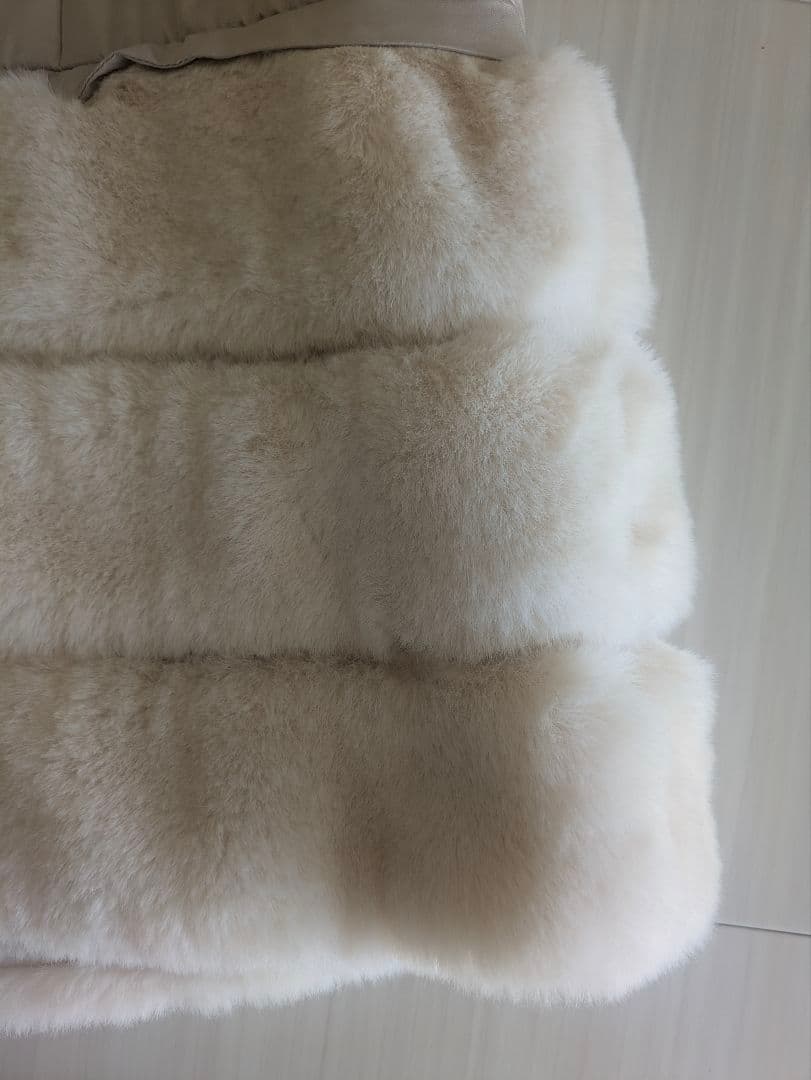 【美品】TO BE CHIC ラビット チャーム中綿 ファー切り替えベスト 46