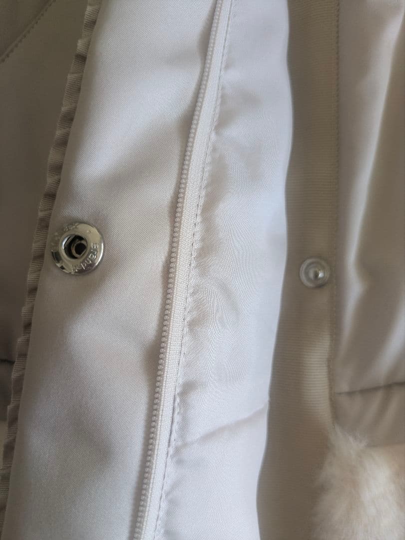 【美品】TO BE CHIC ラビット チャーム中綿 ファー切り替えベスト 46