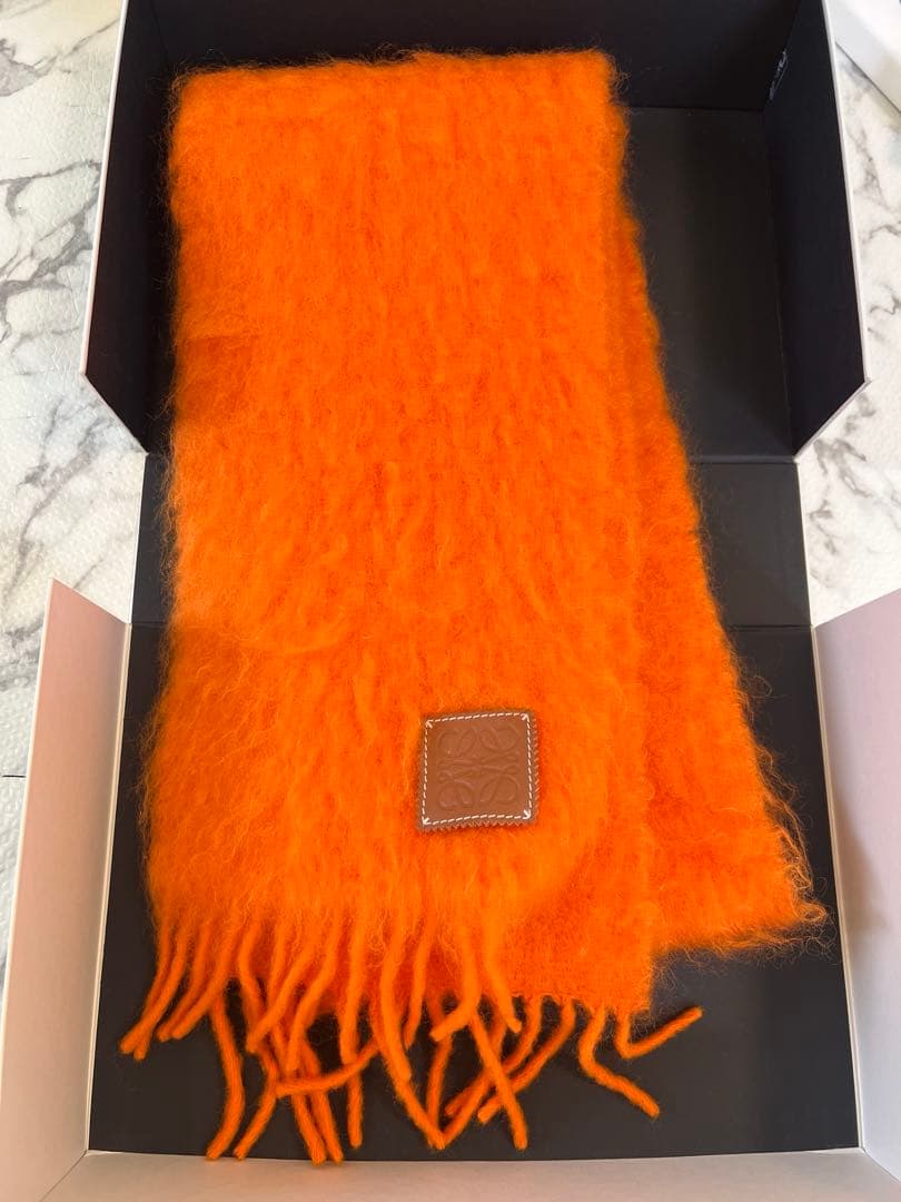 期間限定タイムセール中 LOEWE オレンジ マフラー 箱無し