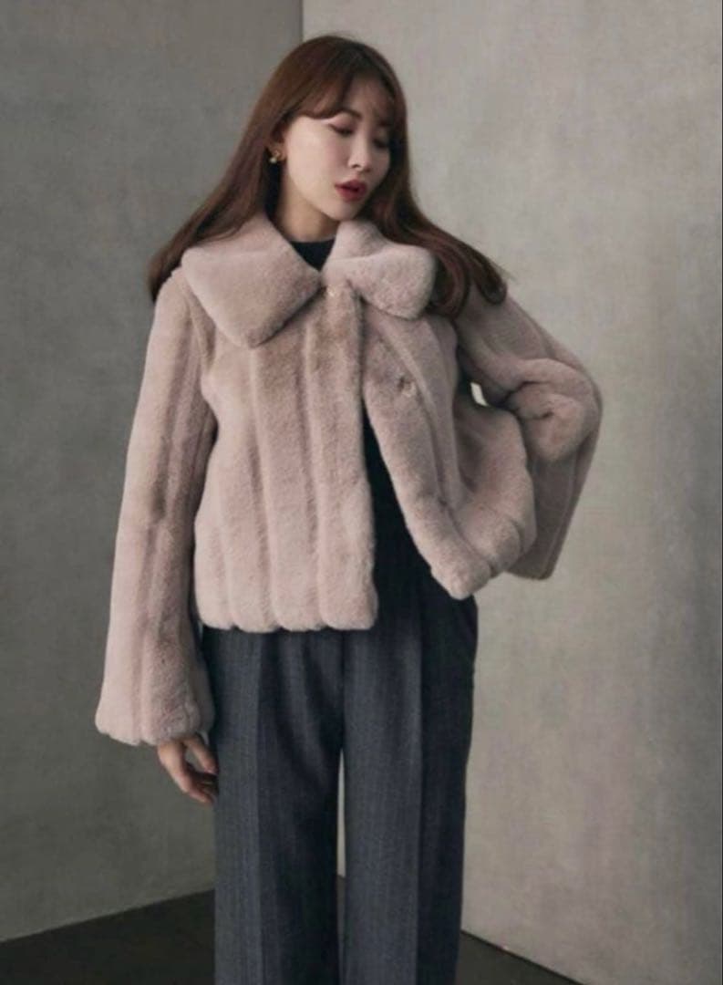 極美品 Herlipto Winter Love Faux Fur Coat