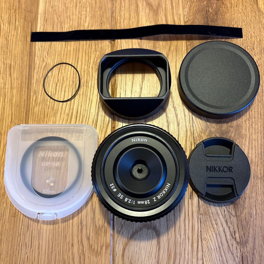 【ほぼ新品】 Nikon 単焦点レンズ　28mm 入手困難なスクエアレンズフード