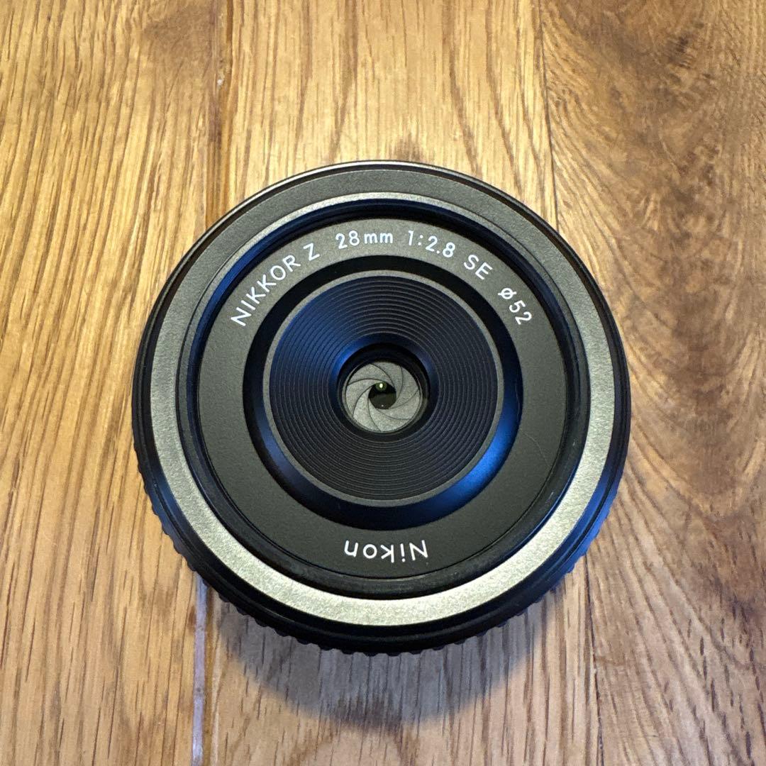 【ほぼ新品】 Nikon 単焦点レンズ　28mm 入手困難なスクエアレンズフード