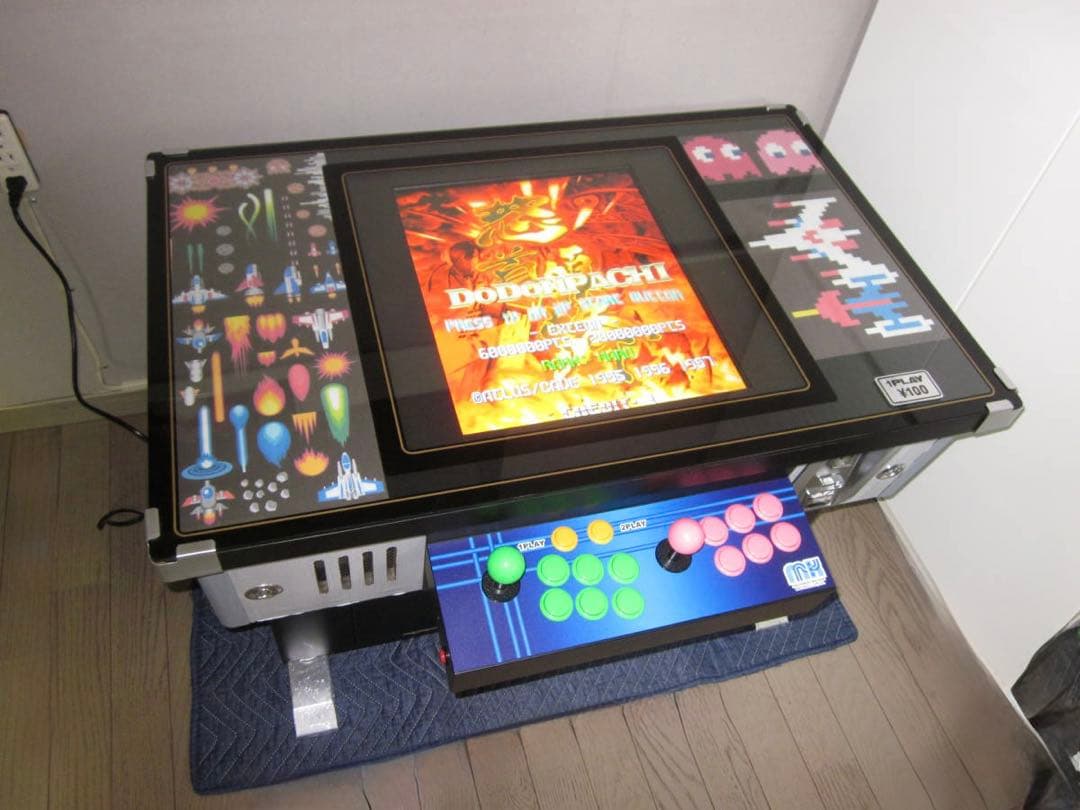 アーケードゲームテーブル レトロデザイン