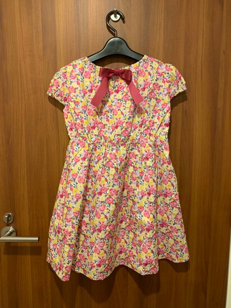 新品　BeBe 花柄ワンピース　130
