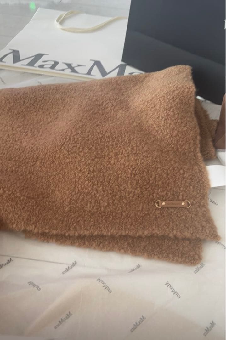 マックスマーラ　　キャメルストール　　新作