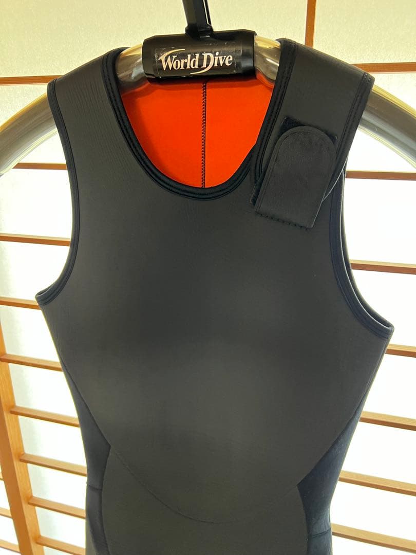 ウエットスーツ(スキューバダイビング)