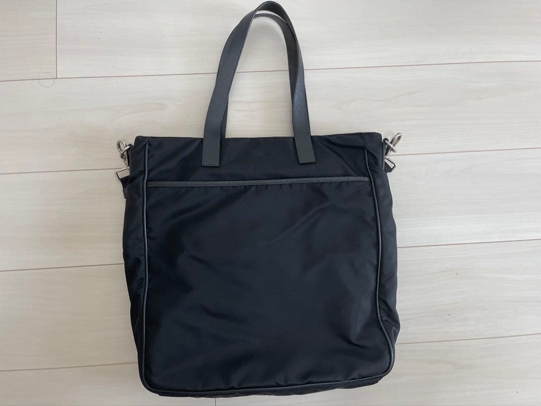 Prada ブラック ナイロン トートバッグ