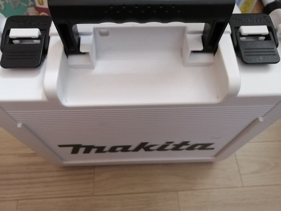 マキタ　TD131D インパクトドライバ14.4v