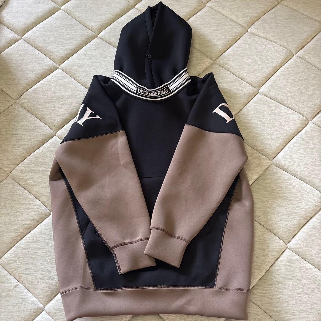 ディセンバーメイ　パーカー　ユニセックス