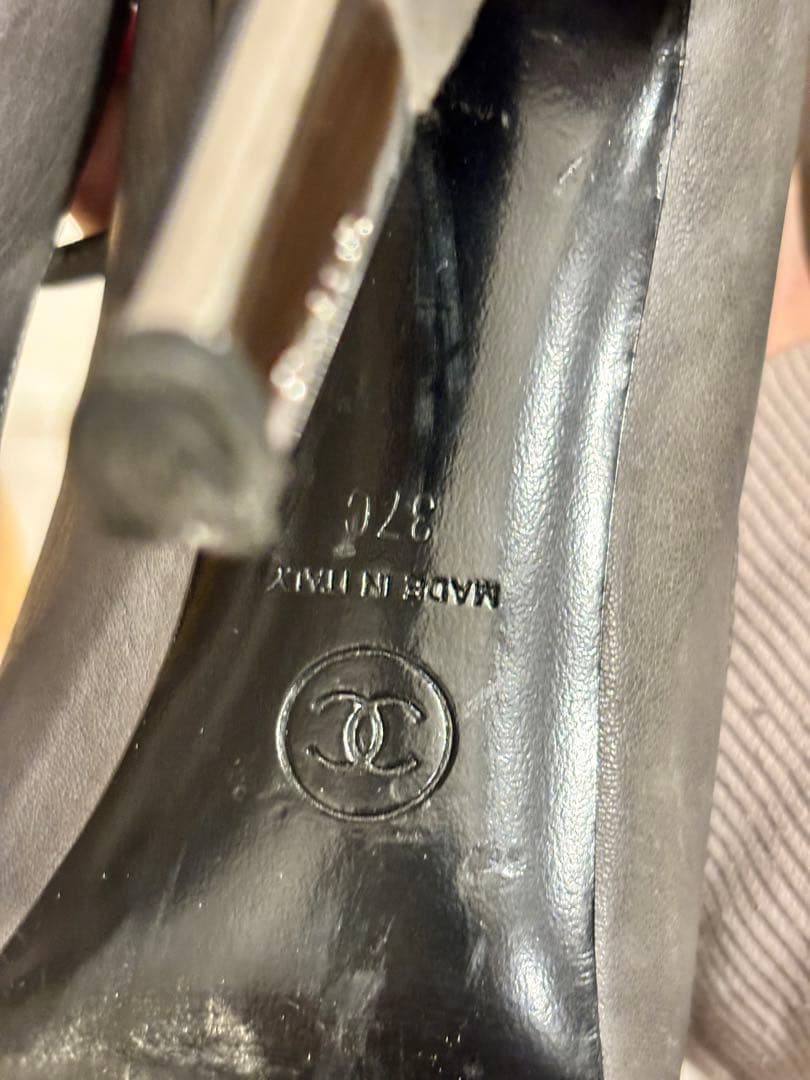 CHANEL グレー レザー ヒール