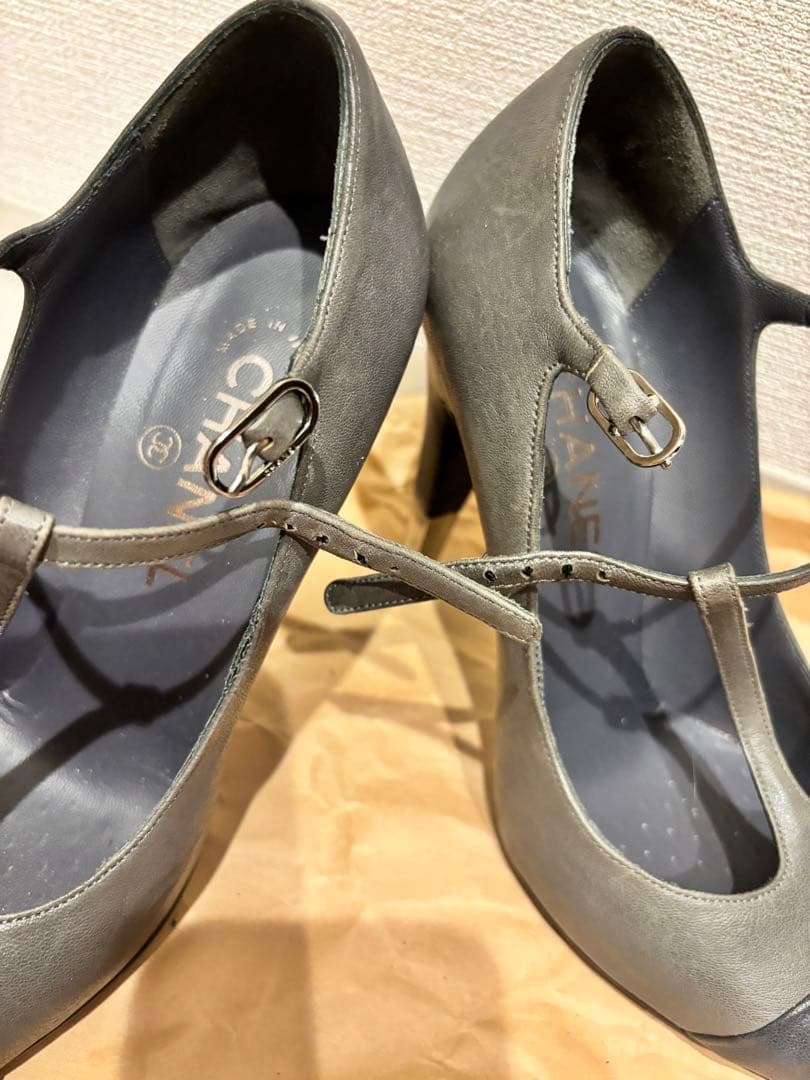 CHANEL グレー レザー ヒール