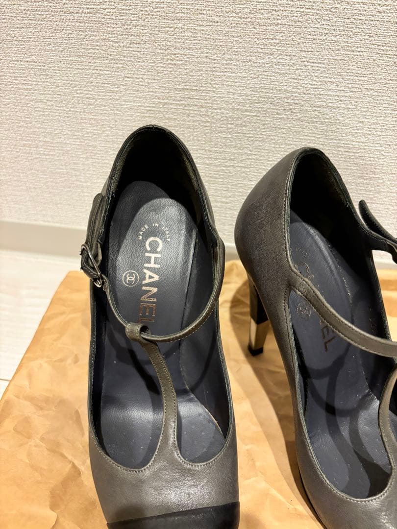 CHANEL グレー レザー ヒール