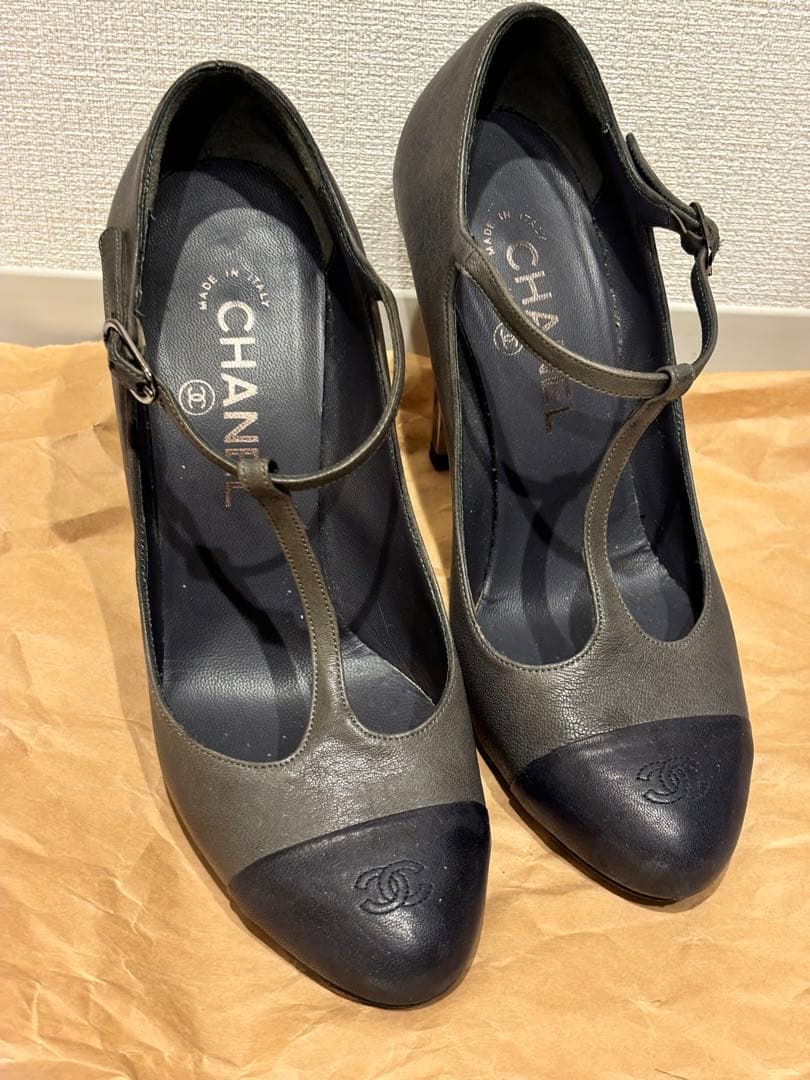 CHANEL グレー レザー ヒール
