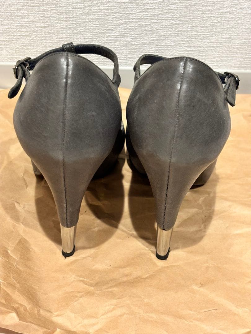 CHANEL グレー レザー ヒール