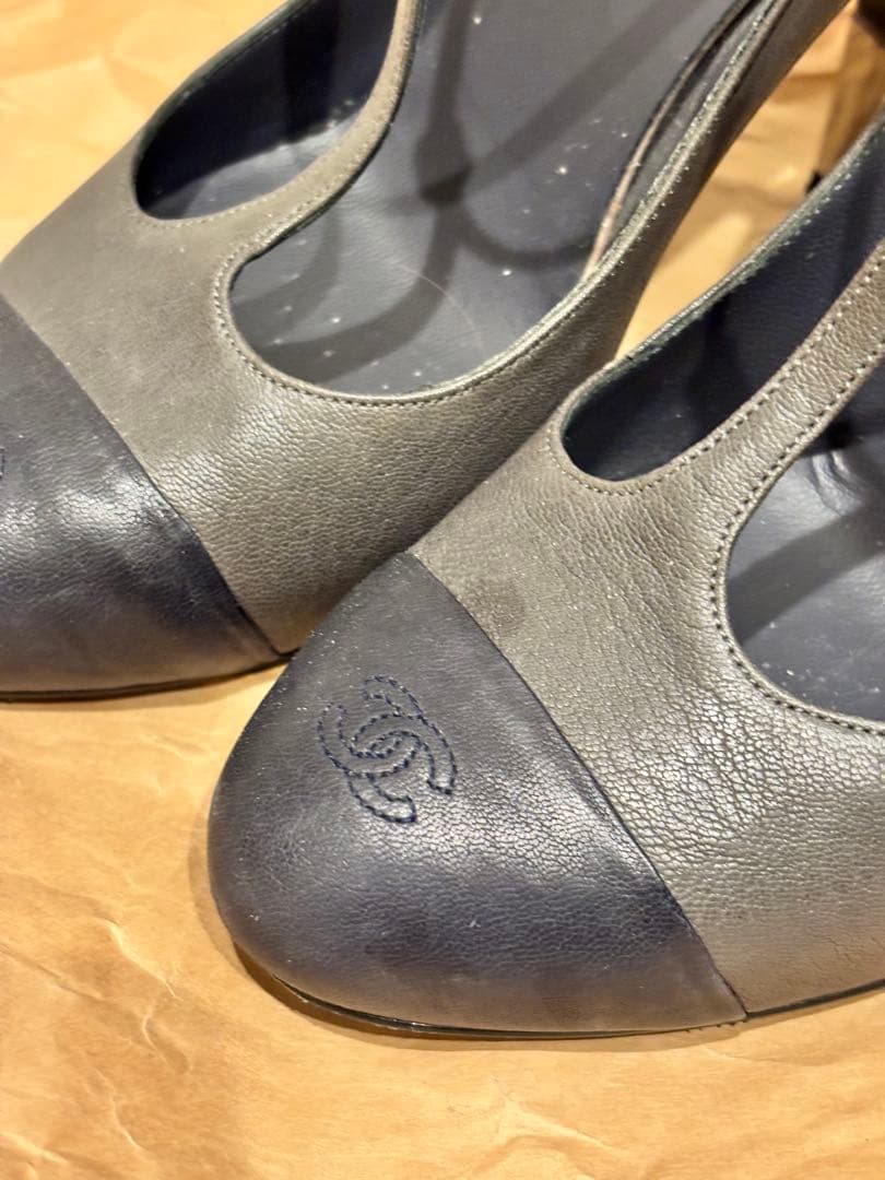 CHANEL グレー レザー ヒール