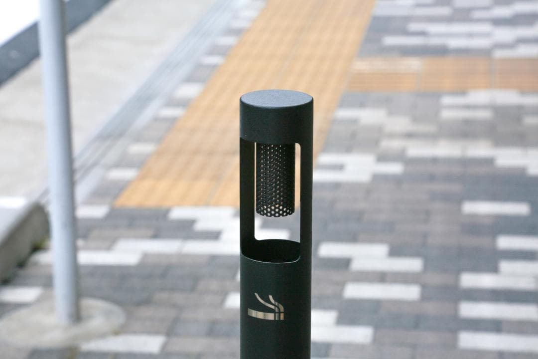 ☆値下げ、訳あり☆ オシャレ！スタンド 灰皿　丸型　ブラック