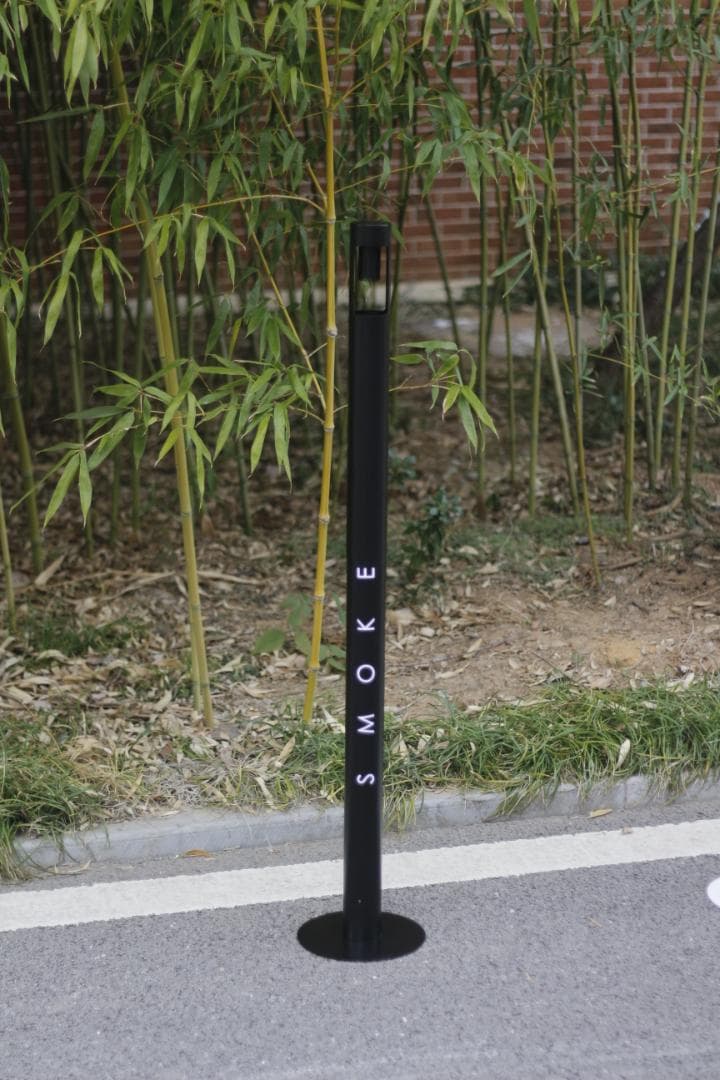 ☆値下げ、訳あり☆ オシャレ！スタンド 灰皿　丸型　ブラック