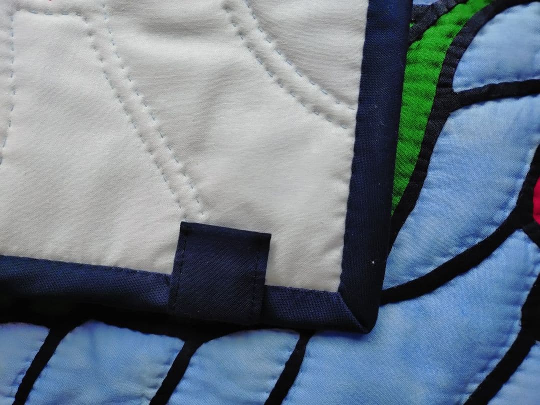 ハワイアンキルトタペストリー・カラーの花