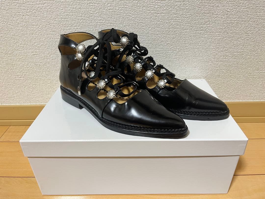 靴 TOGA PULLA cut-out lace-up Ankle Boots