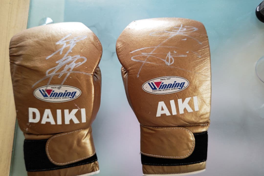 ボクシング浪速の弁慶亀田大毅実使用グローブ直筆サイン入り
