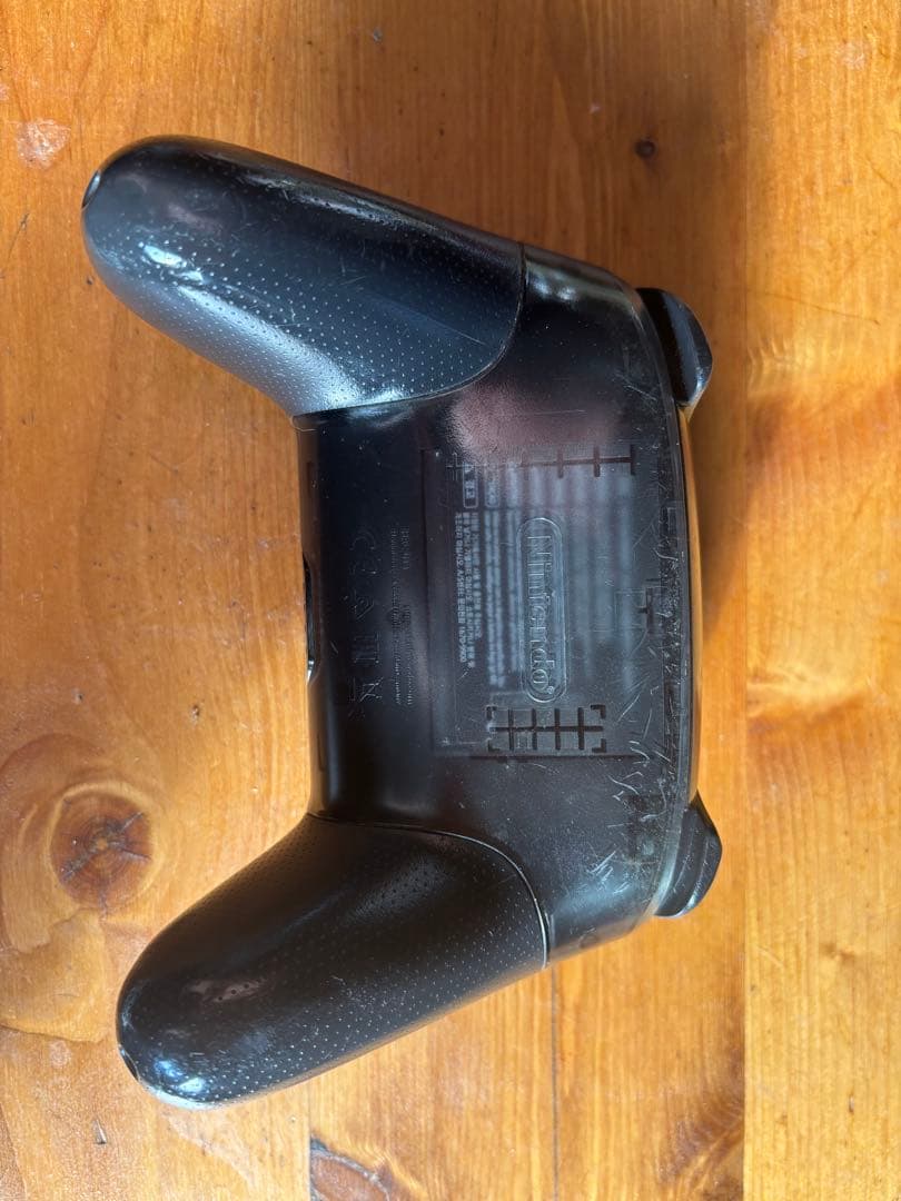 Nintendo Switch 本体とプロコン