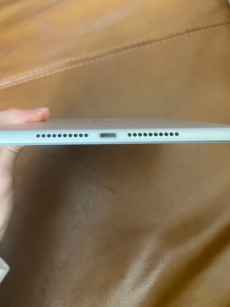 「極美品」iPad mini第5世代　シルバー/ホワイト10.2インチ 本体