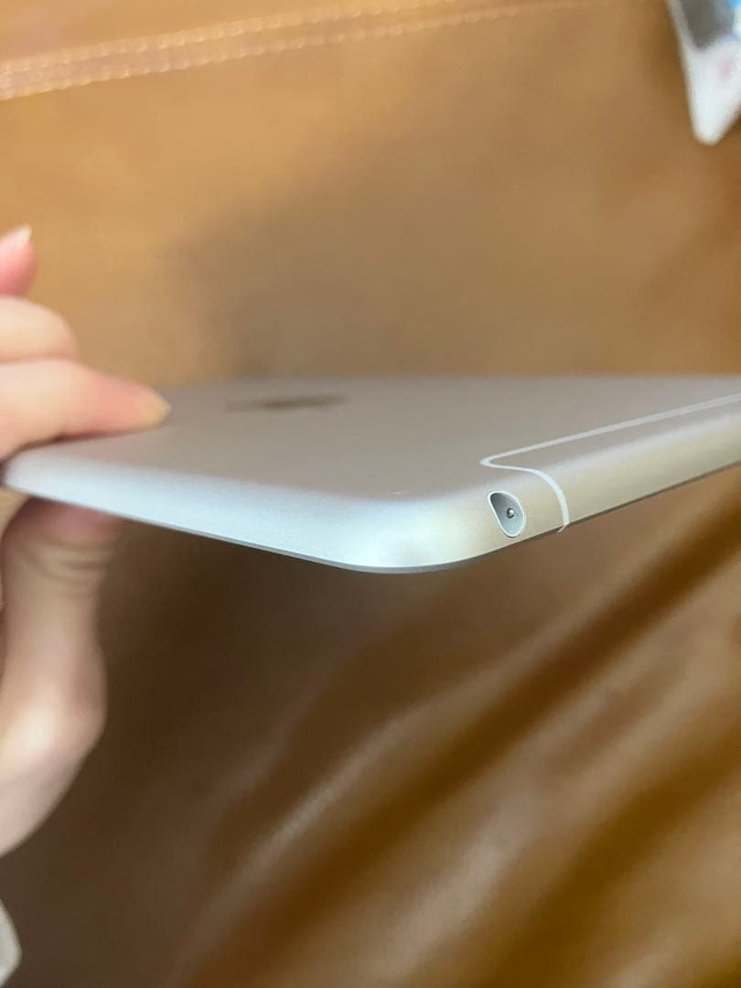 「極美品」iPad mini第5世代　シルバー/ホワイト10.2インチ 本体