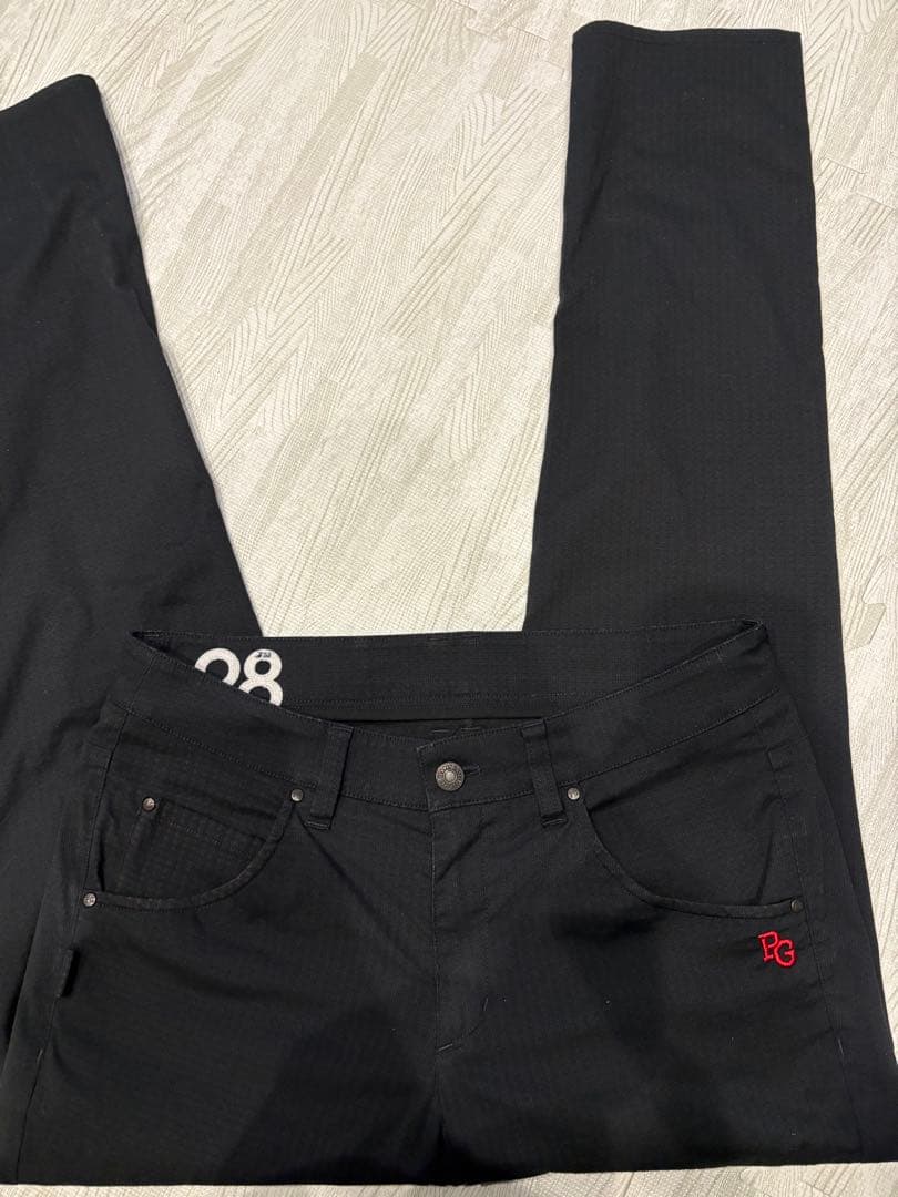 パーリーゲイツ　スリムフィット黒パンツ