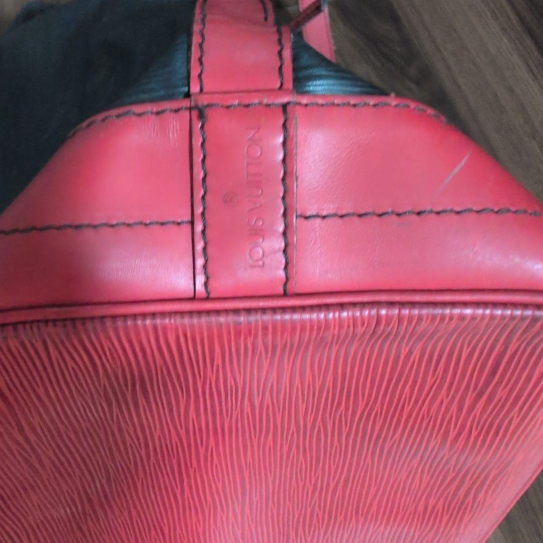 Louis Vuitton　フランス製　エピ　ノエ　ブラック/レッド