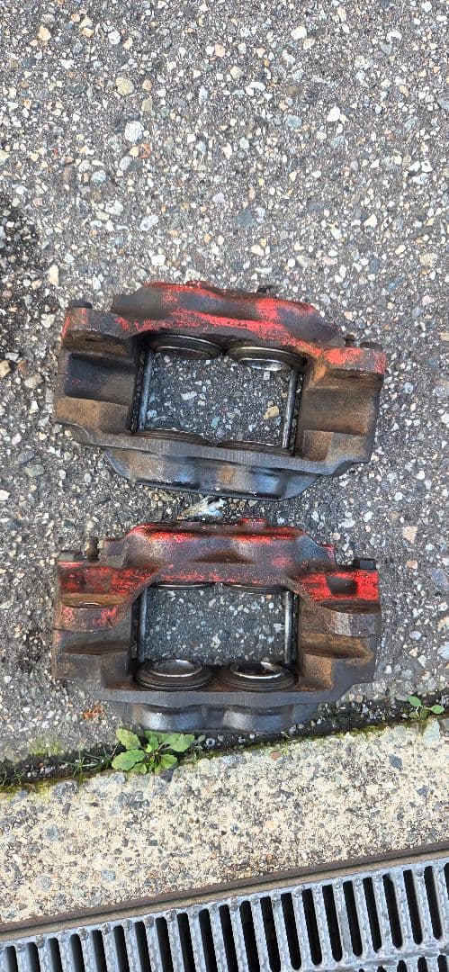 スバル　フロント 4POT ブレーキキャリパー　エクシーガ　レガシィ流用に22B