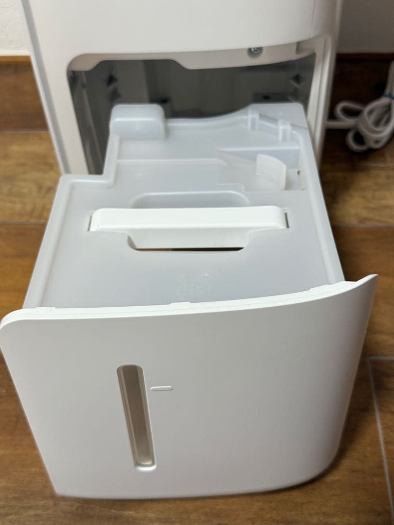 シャープ　ハイブリッド式 衣類乾燥除湿機 CV-SH150-W