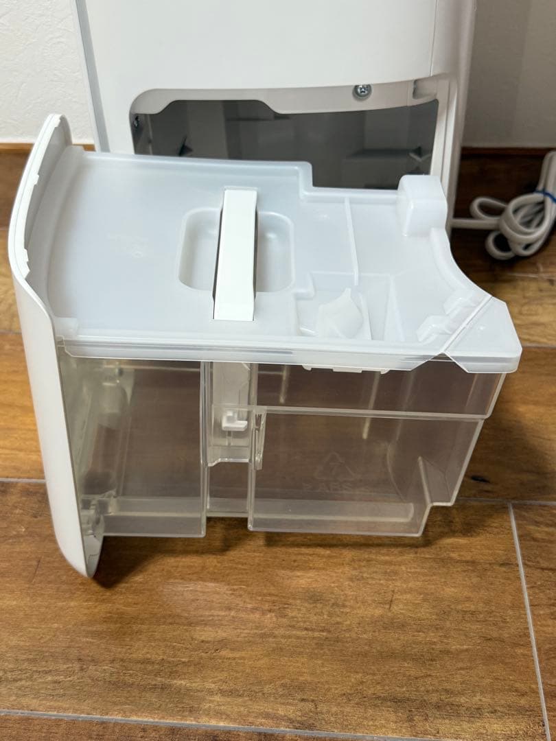 シャープ　ハイブリッド式 衣類乾燥除湿機 CV-SH150-W