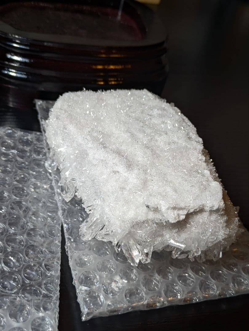 大人気！高品質✨ 貴州省産水晶クラスター 菊花水晶 木製台座付き✨