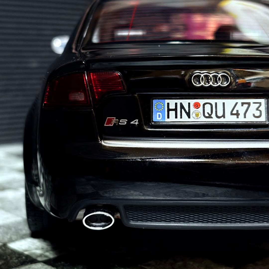 ディーラー特注 1/18 ミニチャンプス アウディ RS4 (B7)