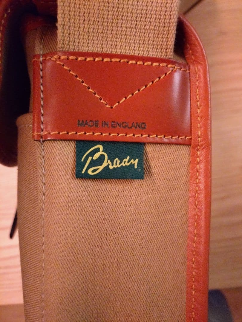 ​【美品】Brady ブレディ STOUR ストア ショルダーバッグ カーキ