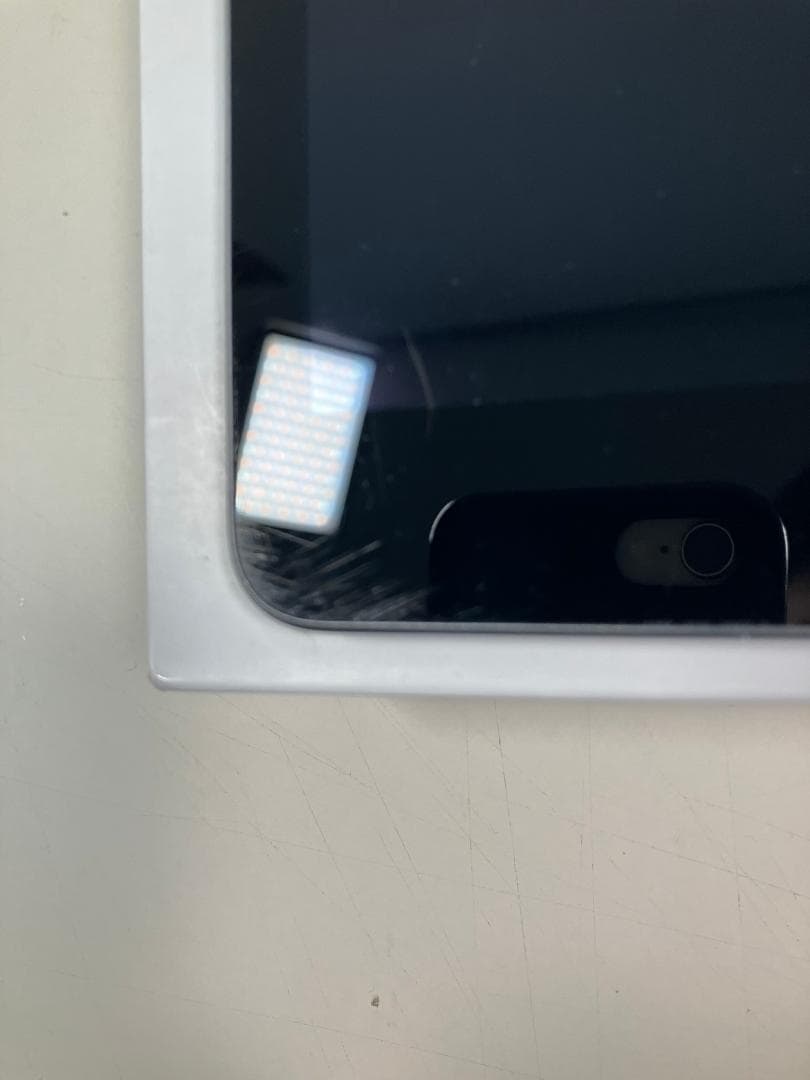 iPad 7世代　32GB グレー　セルラー カバーガラス付