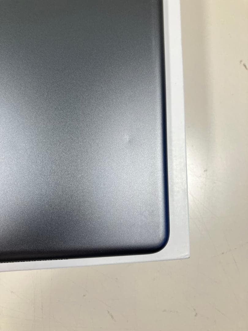 iPad 7世代　32GB グレー　セルラー カバーガラス付