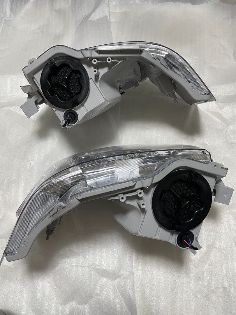 新車外し　ハイエース　純正LEDヘッドライト