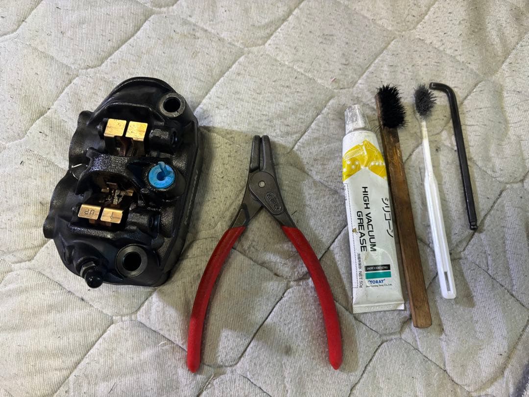 KAWASAKI Z900RS 純正キャリパーピッチ108　フロント左右セット