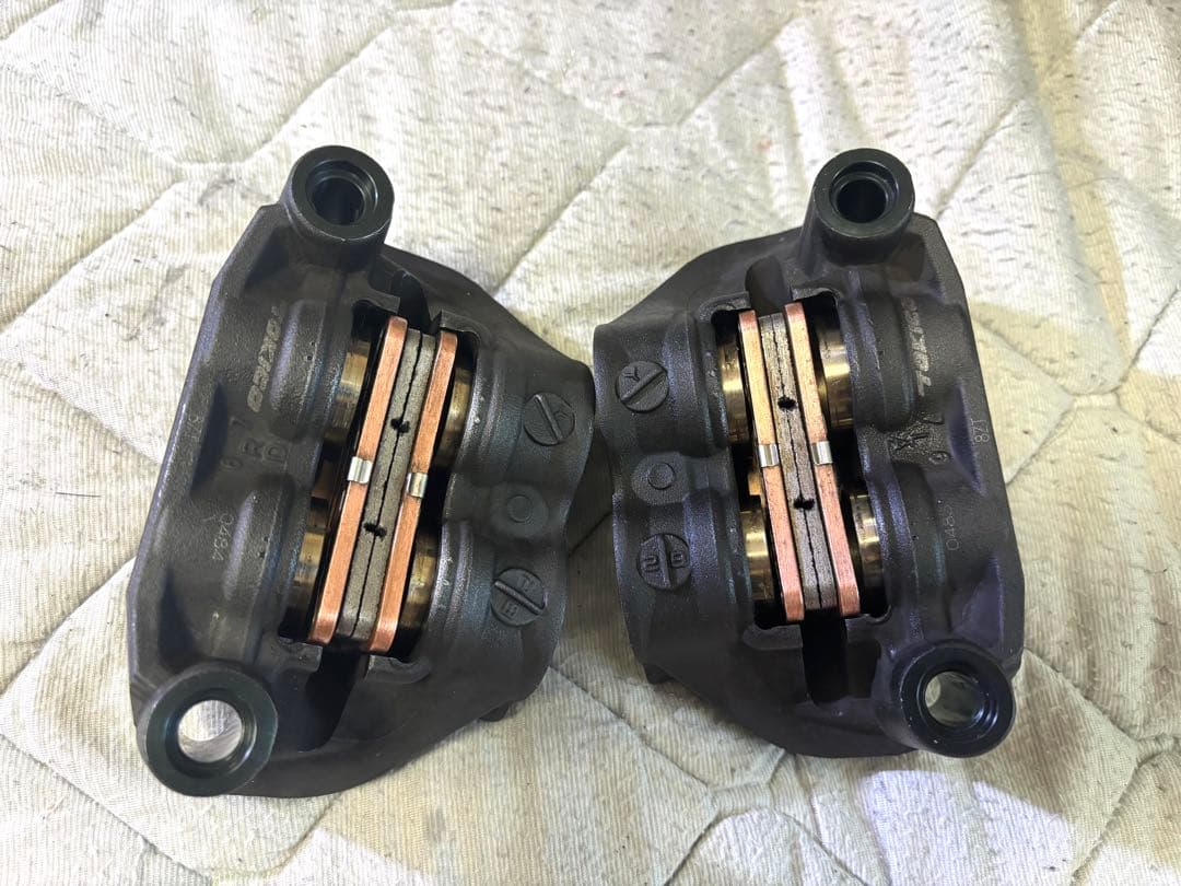 KAWASAKI Z900RS 純正キャリパーピッチ108　フロント左右セット