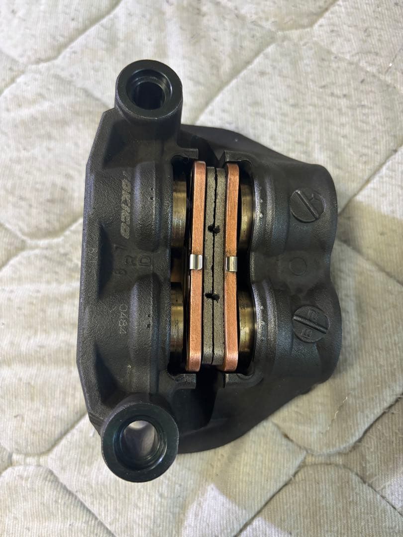 KAWASAKI Z900RS 純正キャリパーピッチ108　フロント左右セット