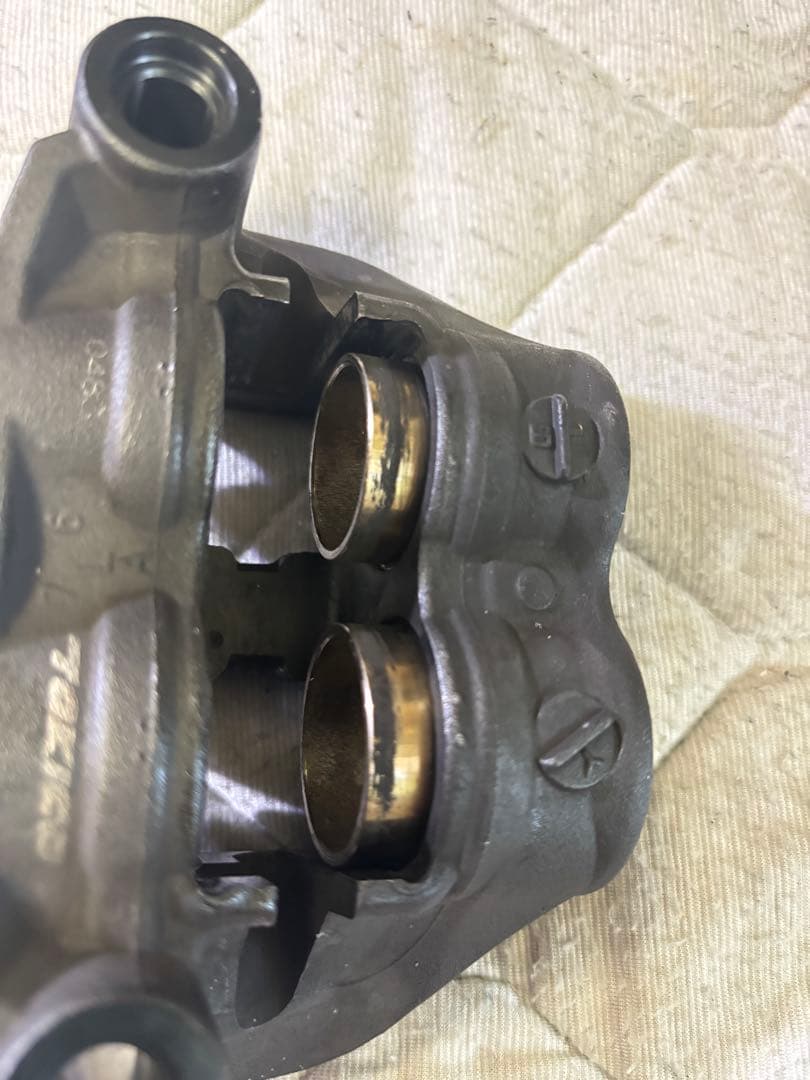 KAWASAKI Z900RS 純正キャリパーピッチ108　フロント左右セット