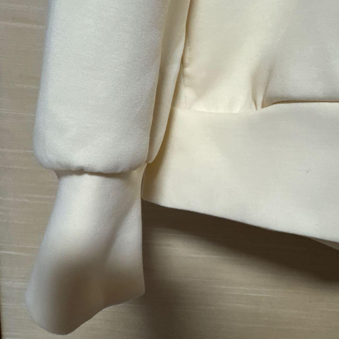 インゲボルグ　シグネチャーモチーフ刺繍フーディ