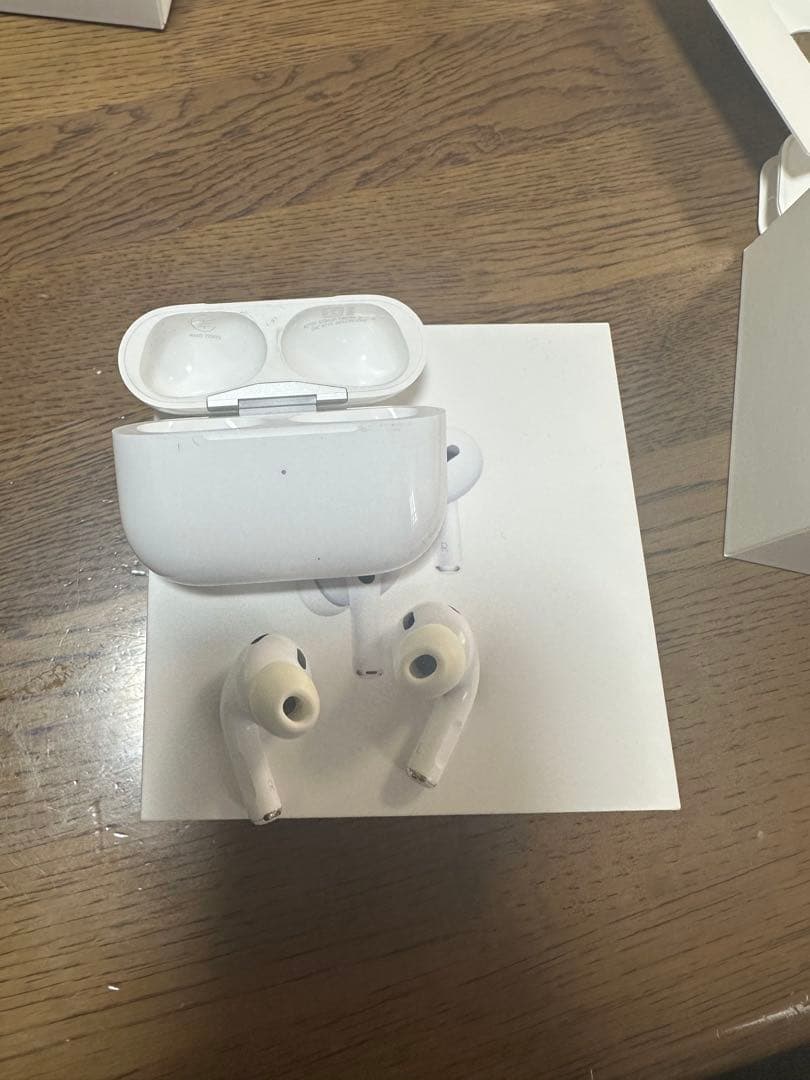 Apple AirPods Pro2 中古正規品 ライトニングモデル　難あり