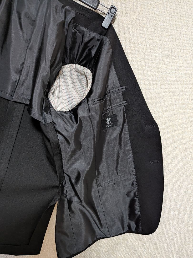 ONLYオンリースーツ 170A ブラック無地　股下77　表地は毛100%