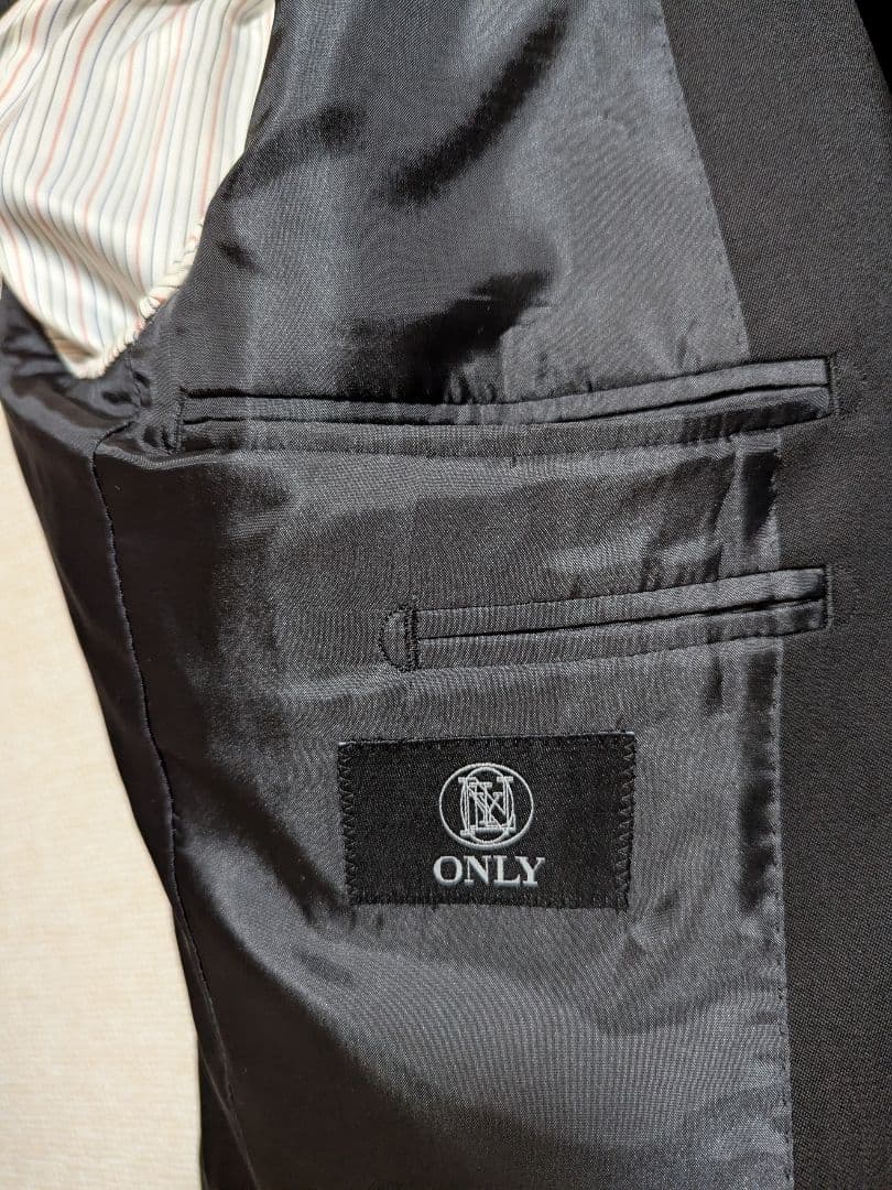 ONLYオンリースーツ 170A ブラック無地　股下77　表地は毛100%