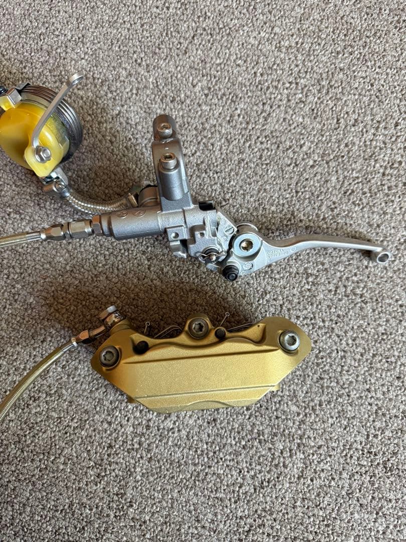 Brembo ブレーキキャリパー