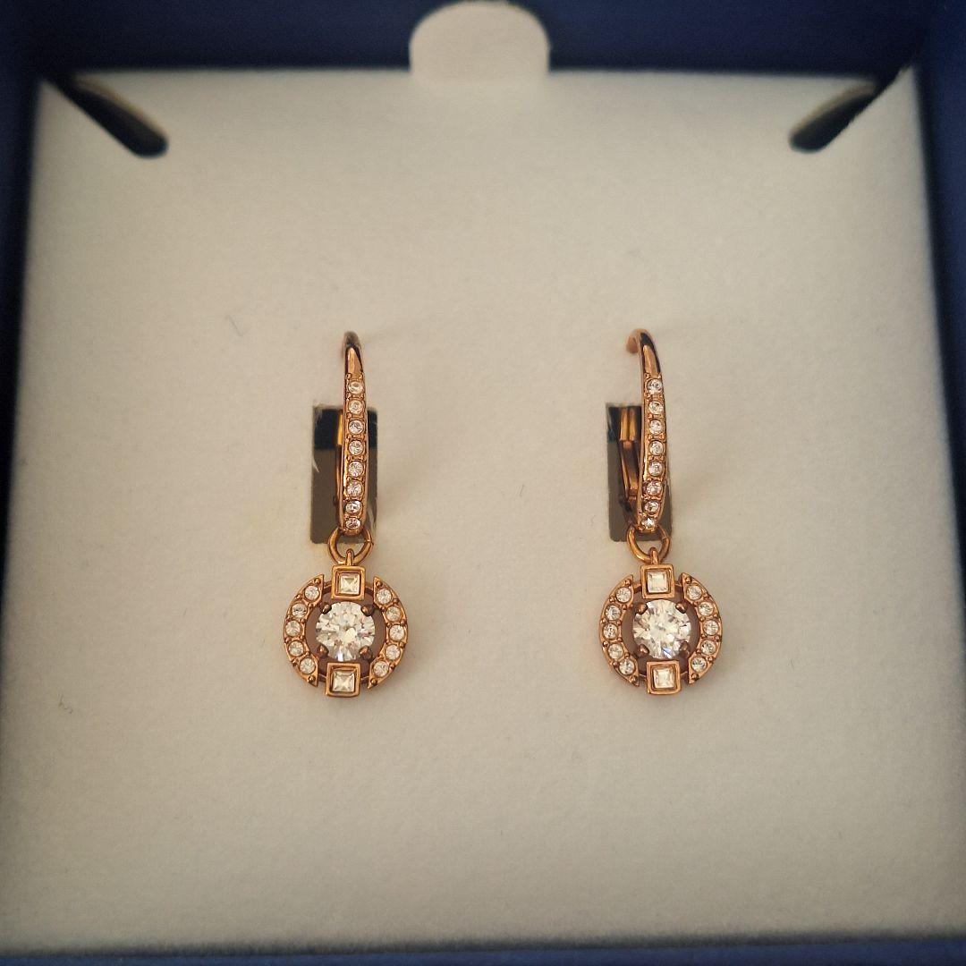 スワロフスキー Swarovski ピアス